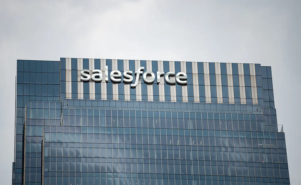 Salesforce上调全年业绩预期 携手Anthropic加码企业AI赛道