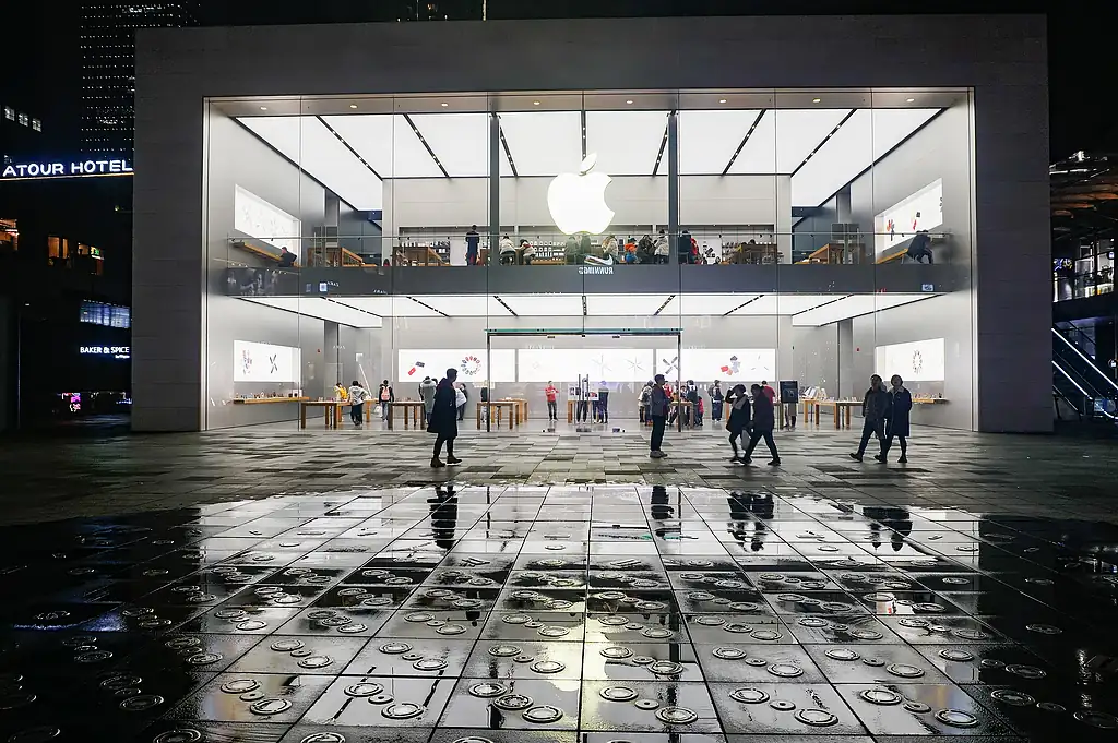 苹果首款折叠屏iPhone长哪样？最新爆料来了