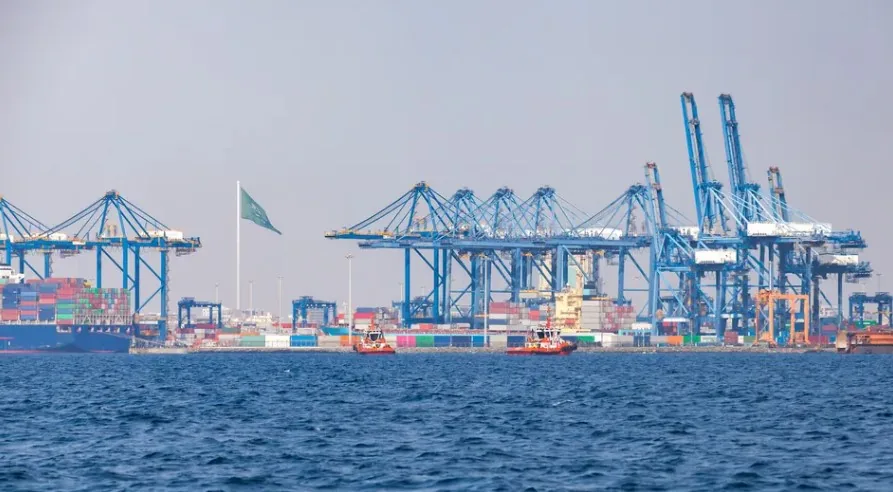 海峡之困后重绘贸易地图，中东各国千亿资金转投输油通道与港口