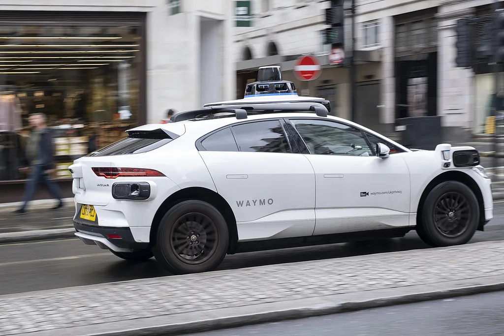 Robotaxi进军伦敦 智能驾驶渗透率有望进一步提升