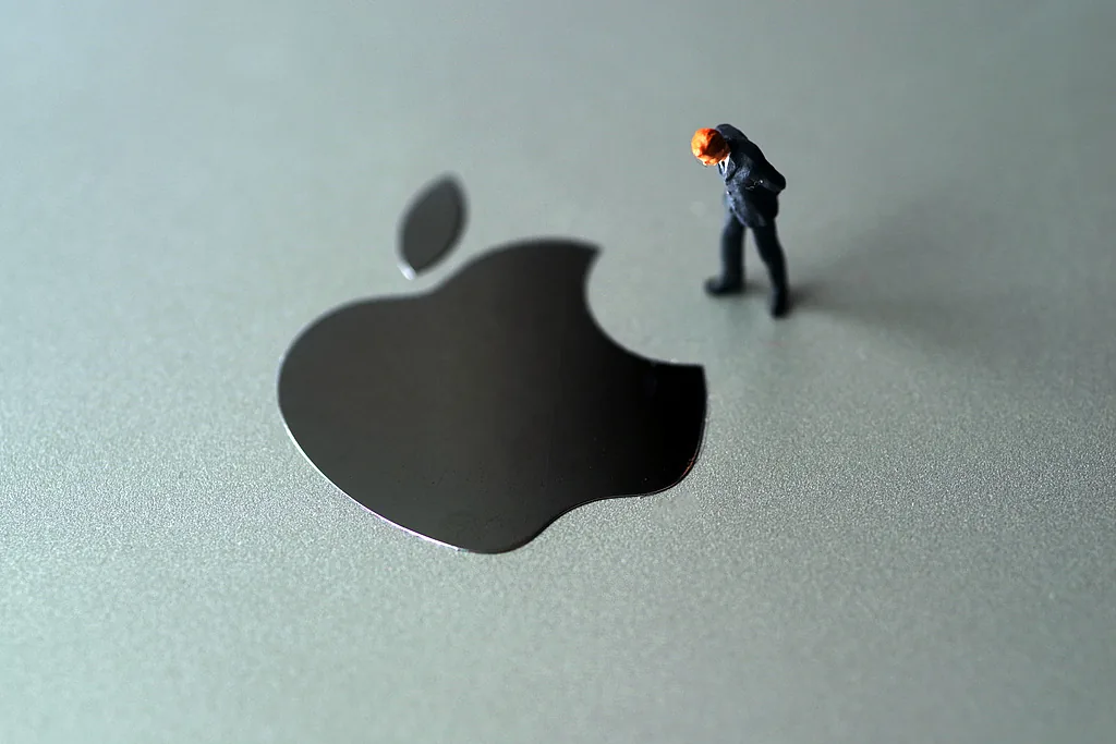 IDC赶在苹果发布会前发报告：iPhone折叠屏均价或达2550美元！
