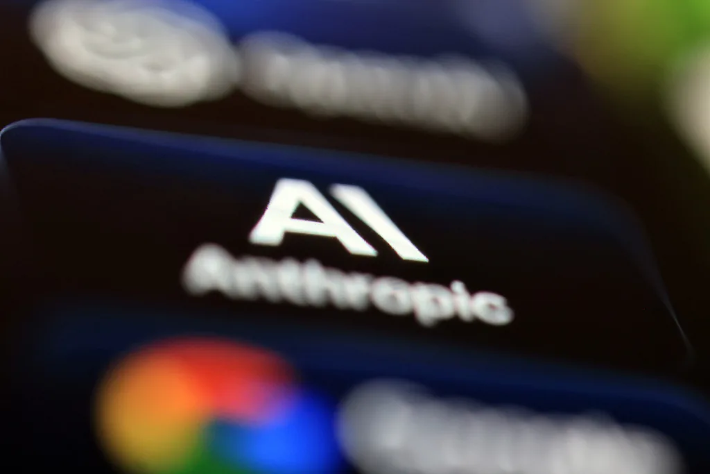 狂飙的Anthropic：Q2营收同比暴涨近15倍 敲定纳斯达克上市