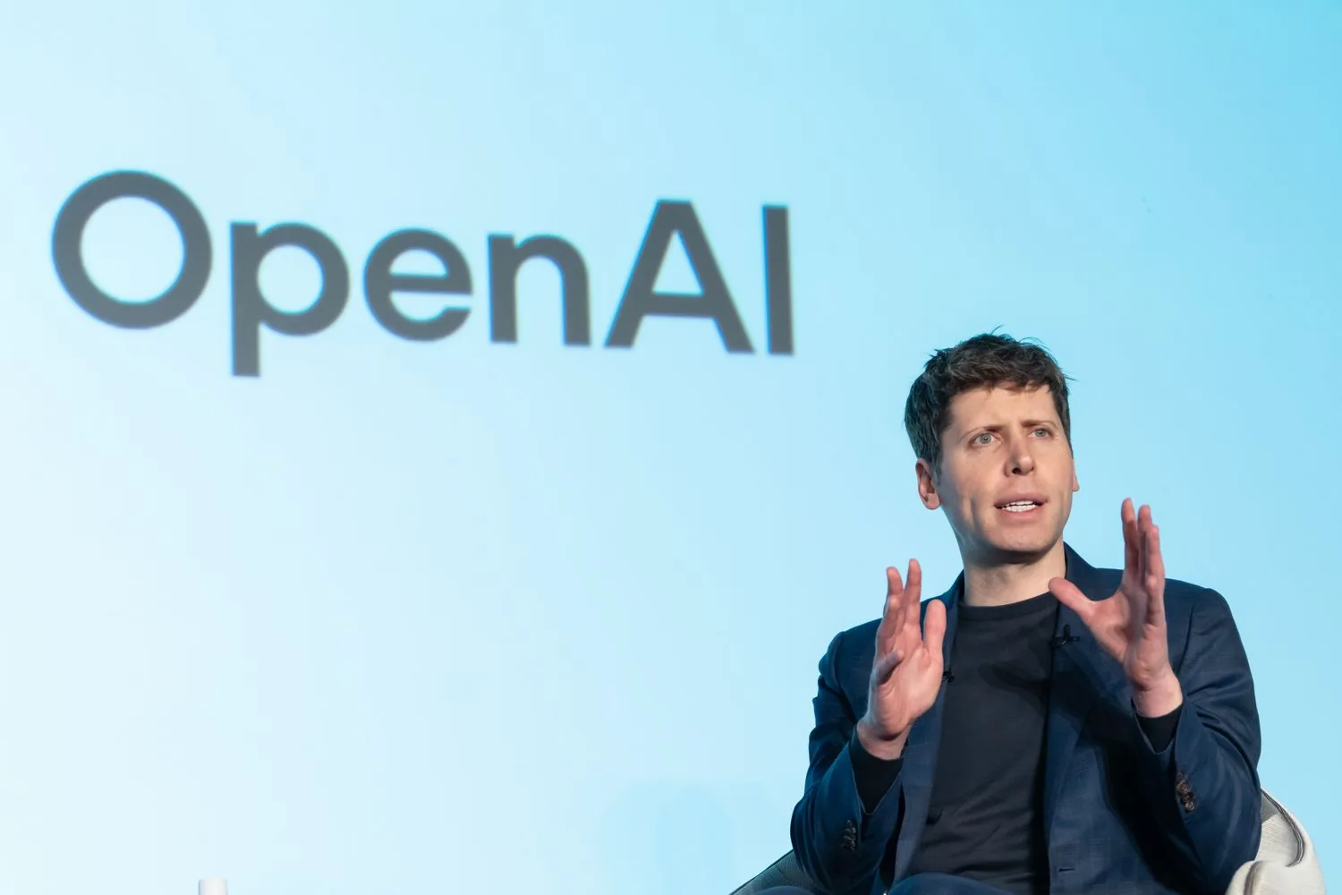 剑指1.2万亿美元估值！OpenAI据悉洽谈新融资 IPO推迟但烧钱不能停