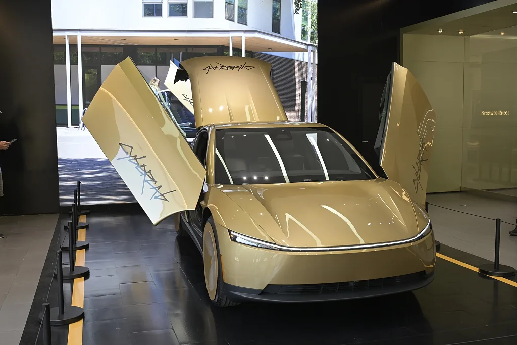 探访特斯拉Cybercab在华首展：没有方向盘的车 和它尚未回答的问题