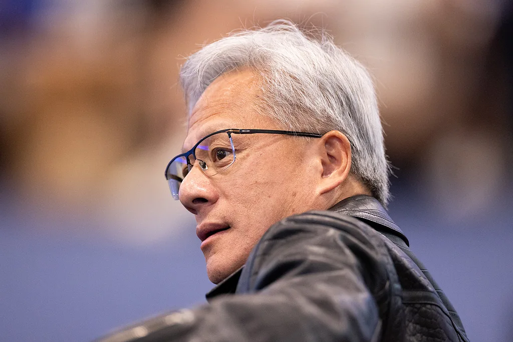英伟达加码玻璃基板 联合设备商攻关 催促产业链两年内完成开发