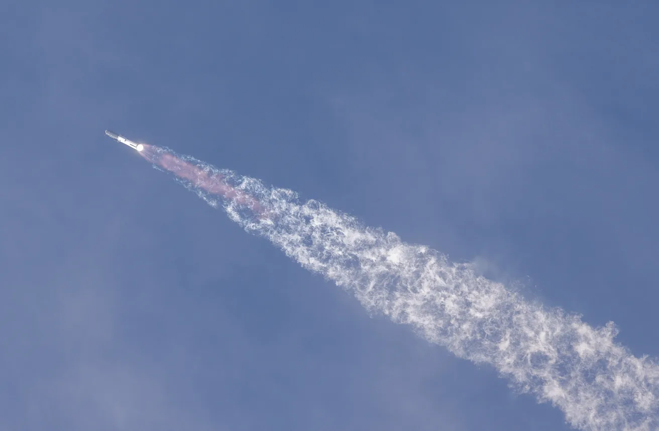 SpaceX星舰首次进入地球轨道 并完成“一箭26星”部署