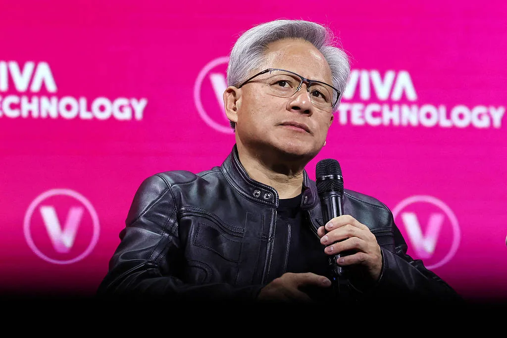 英伟达创纪录回购背后：黄仁勋认为公司股票已便宜到难以抗拒
