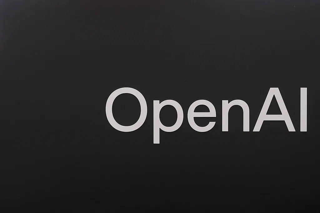 目标估值1.4万亿美元！OpenAI据称拟再融资至少300亿